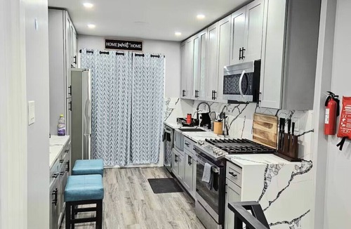 Newbold House | Catch Phillies Games, 5BR w/Hot Tub & Game Room