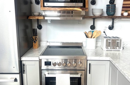 Mount Jackson House | Cece's Chalet: Hot Tub * New Owner Offer