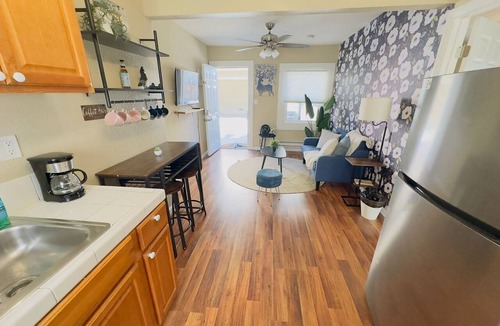 Poets Corner Apartment | Central Berkeley 1BR Home | Near UC + Parking + Garden Acess
