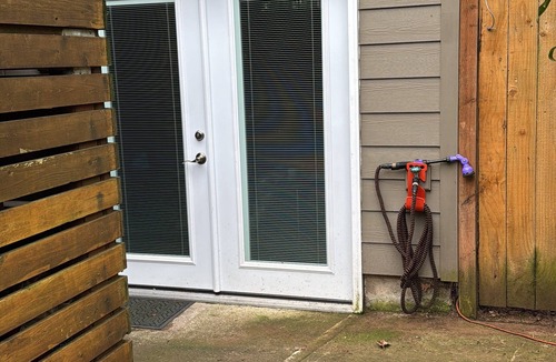Lake Oswego Apartment | Charming 1-bedroom apartment in superb Lake Oswego with AC