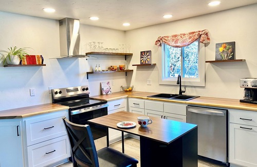 Jackson House | Charming 2-bedroom house in quaint Mokelumne Hill