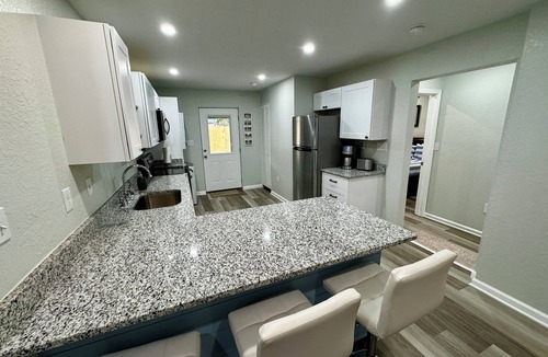 Northeast Pensacola Cottage | Charming 2-bedroom cottage with full kitchen and WiFi in Pensacola. Sleeps 4.