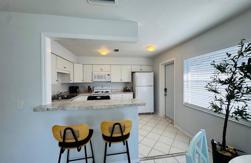 Southgate House | Charming 2-bedroom house with AC in sunny Sarasota closet to Siesta Key.3711