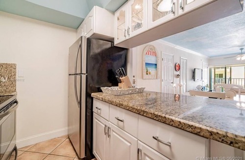 Key Biscayne Apartment | Charming 2br with BEACH ACCESS and full amenities