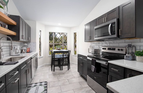 Fort Walton Beach House | Charming 3-bedroom home in Fort Walton Beach with golf putting green