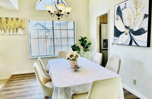 Folsom House | Charming 3-bedroom bungalow with WiFi and AC in delightful Folsom