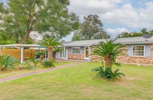 Northeast Pensacola House | Charming 3-bedroom house in Pensacola with pool, games, and close to amenities.
