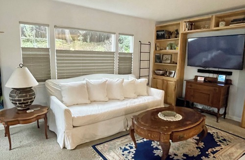 Chico House | Charming 3-bedroom house with Private Creek in peaceful Butte Creek Canyon