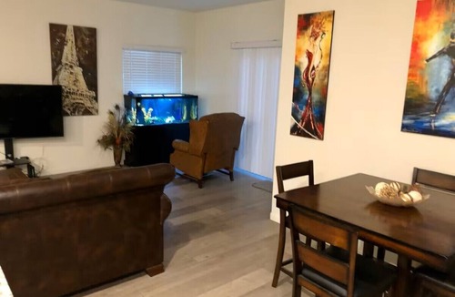 Westlake House | Charming 3-bedroom Smart home in Sacramento with AC, sleep number in Master