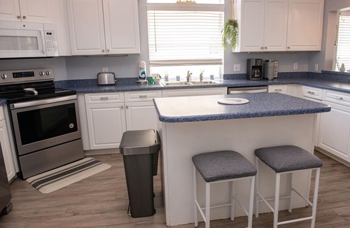 Crystal Beach House | Charming 5BR Beach House in DESTIN-Walk to Beach-Heated Pool-Golf Cart Included!