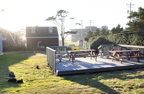 Tolovana Park House | Charming Cannon Beach Cottage- Perfect Family Getaway near the beach!
