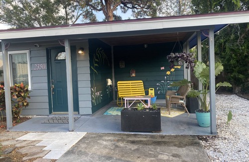 Alta Vista House | Charming Downtown Sarasota Cottage- near Legacy Trail and 10 min to beach!