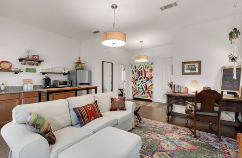 East Pensacola Heights Cottage | Charming Guest House at Live Oaks on the Bayou