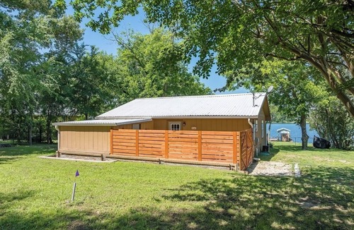 Athens Cottage | Charming Lake Athens Waterfront Cottage: Families, Fisherman, Pets, Canton