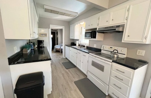 Richfield House | Charming Mpls Escape - Sleeps 14