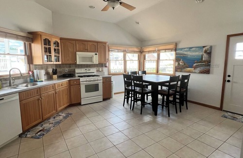 Beach Haven West House | CHARMING NEWLY RENOVATED 4-BEDROOM HOUSE ON LAGOON IN BEACH HAVEN WEST