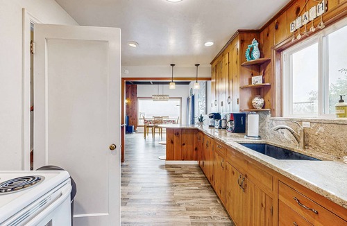 Gleneden Beach House | Charming Oceanfront Two Story Home Private Hot Tub Deck Gas Grill and Views