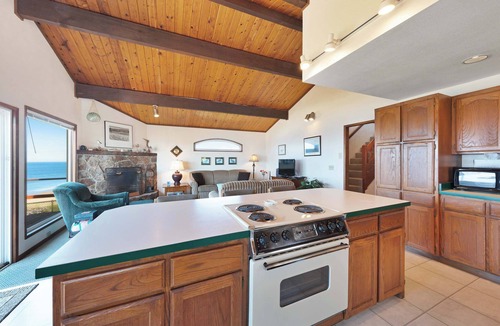 Gleneden Beach House | Charming Oceanfront Home with Nearby Beach Access and Amazing Ocean Views