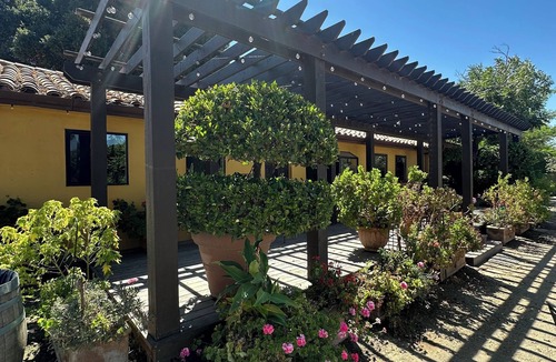 North Woodbridge Cottage | Charming Romantic River Cottage in Lodi Wine and Country