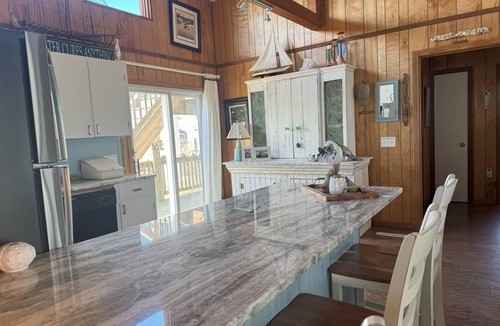 South Nags Head House | CHARMING SEMI-OF Steps to Beach! 3 Decks/Crows Nest/Ocean Views. Delightful Fun!