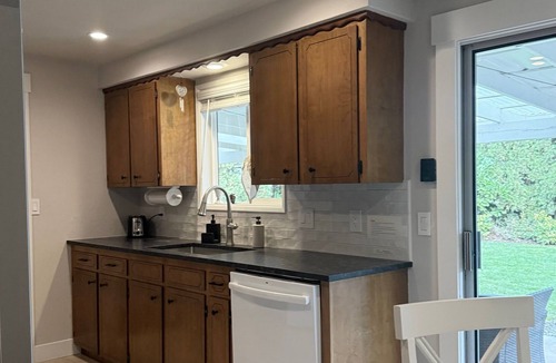 Dallas House | Charming single level updated home~Centrally located