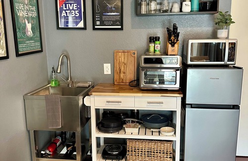 Represa Apartment | Charming studio in Folsom - quiet neighborhood close to trails & Folsom Lake