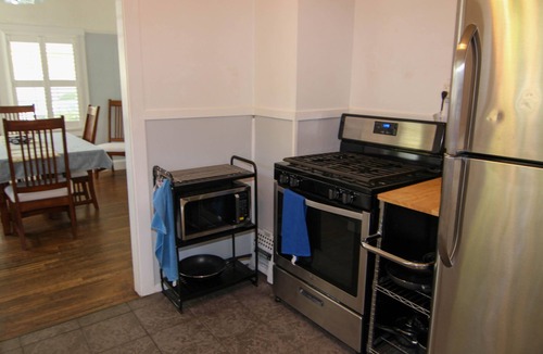 Land Park House | Charming Two Room Bungalow with Patio and Backyard Near Downtown