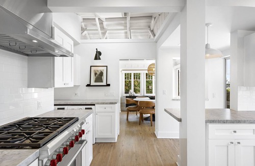 Diamond Crestview House | Chic Beach Cottage: Steps to Beaches, Restaurants and Boutiques