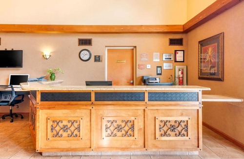 National Gardens Hotel | Clarion Inn Ormond Beach at Destination Daytona