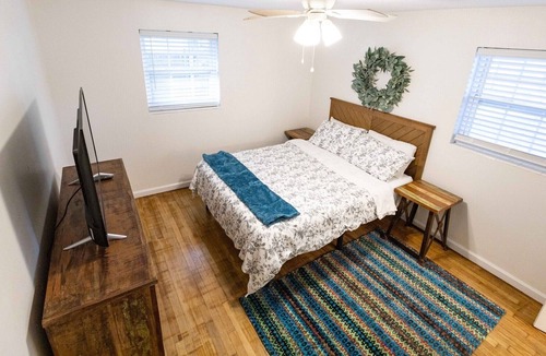 Brent House | Clean and Cozy, close to PCC