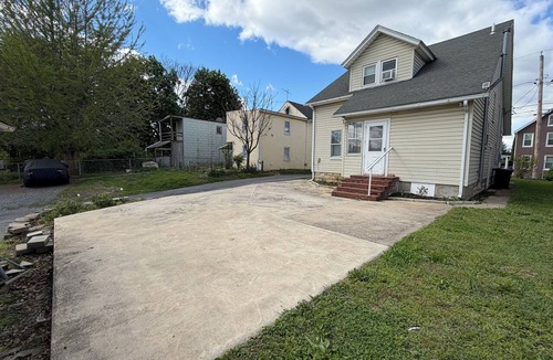 Chambersburg Apartment | Clean & Cozy Downstairs Duplex- Walking distance to Chambersburg Hospital