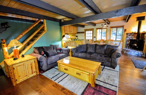 Camp Connell Cabin | Close to Bear Valley Ski Resort, Big Trees State Park, Hiking trails, and Lakes.
