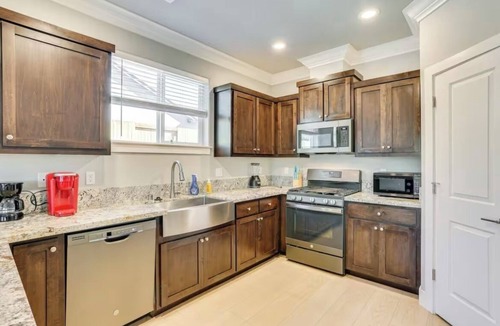 Shasta Lake House | Close to I5-Pet-friendly 3-bedroom house near Bethel