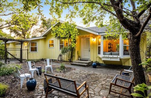 Cloverdale House | Cloverdale Creekside Retreat