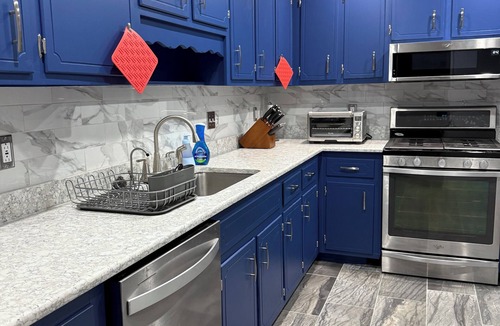 North Northwest Pensacola House | Coastal calm &I-10 convenience: 3BR/2BA beach themed house