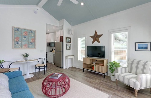 Thunderbolt Cottage | Coastal Grandma Cottage - 5 min to SAV, 15 to Beach By Lucky Savannah