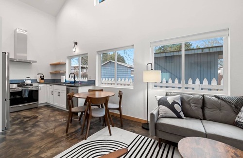 Brentwood-Darlington House | Coda | Walkable Woodstock Guesthouse | Portland
