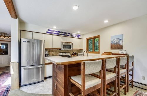 Killington House | Colony Club E23 wonderful town home in the center of Killington. (please note this unit has NO AIR CONDITIONING)