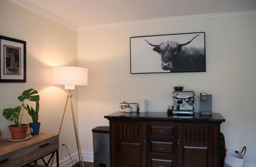 Zion House | Come relax at the Manor at Springfield, close to Penn State, Golf and Downtown
