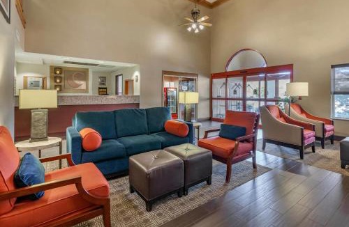 Marquette Hotel | Comfort Suites Marquette