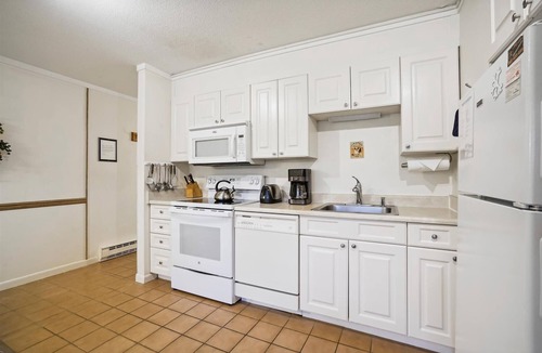 Killington Condo | Comfortable one bedroom condo. It offers Killington's best value on top of the mountain F5