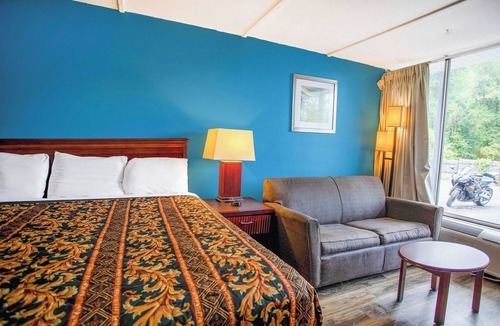 Kernersville Hotel | Comfy Room Perfect for Budget-Conscious Travelers | Free Parking!