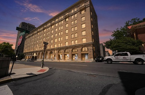 Reading Apartment | Contemporary 2BR near dining and transit