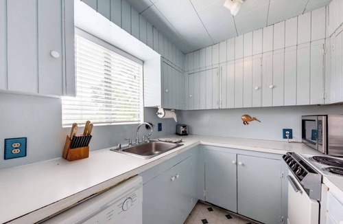 Gleneden Beach House | Cottage near the beach perfect for a couple with deck grill and fireplace