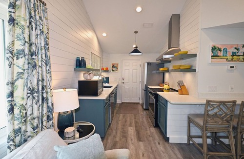 Navarre Cottage | Cottage with Beach Access