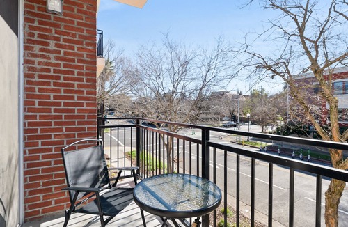 Central Sacramento Apartment | Cozy 1-bedroom apartment in enjoyable Sacramento with WiFi, AC