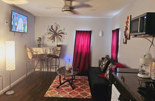 West Pensacola House | Cozy 1-bedroom house in adorable Pensacola with AC
