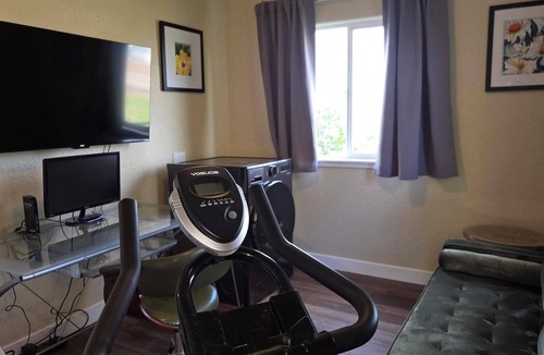 Salem House | Cozy 1-bedroom in NW Salem across from Mission State Park, close to wineries!
