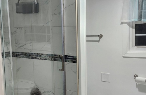 Oakford House | Cozy 1-bedroom studio separate from the house perfect in Levittown with AC