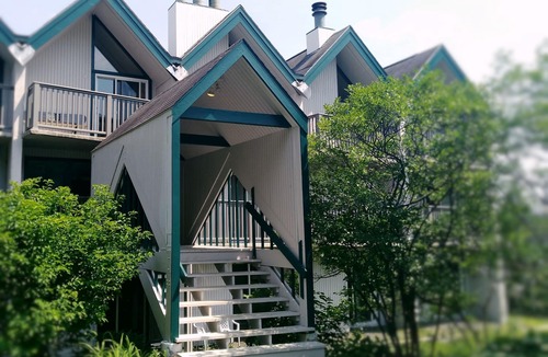 Waitsfield Condo | Cozy 2BR Mt Ellen Condo - Fireplace, Hot Tub, Pool & Sauna, Walk to Slopes